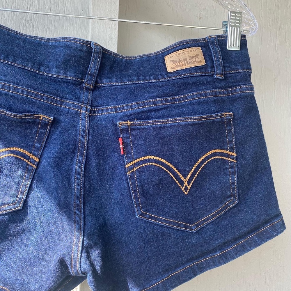 Levi’s Short - Picture 5 of 8